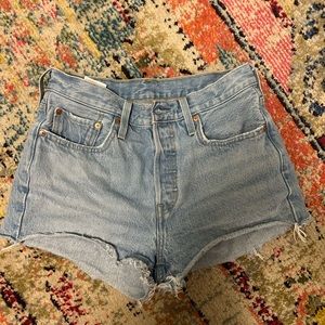 levi 501 jean short!!!